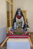 <center>Ancien évêché</center>Au XVIe siècle, à la suite d'une mutation de la Contre-Réforme, la dévotion à la Vierge se développe, notamment sous les nouvelles formes d'inspiration hispanique doloriste.
La vierge des douleurs, vêtue de noir, apparaît avec un cœur percé de sept dagues (les 7 douleurs de la vierge relatée dans les traditions évangéliques et notamment les Évangiles de l'Enfance du Christ) souvent brodé ou en orfèvrerie (argent ou métal argenté).