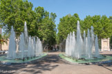 <center>Perpignan.</center>La Fontaine « Maillol » Planes-Vila. Espace Dina Vierny (XXIème Siècle). Au terme des allées Maillol, bordées de majestueux platanes trône la grande fontaine moderne « Fleurs d’acier » dédiée au célèbre sculpteur Aristide Maillol