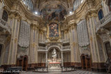 Oratoire de Saint Philippe Neri. L’Oratoire, selon l’idée de Saint Philippe Neri (Florence 1515 — Rome 1595), a pour origine un groupe de fidèles chrétiens qui ont l’habitude de se réunir pour écouter la parole de Dieu présentée dans un style familier. Bâti en 1749, d’après les dessins de l’architecte jean Baptiste Montaldo, l’Oratoire est entièrement revêtu de stucs dorés sur des fonds polychromes: la voûte et l’abside sont décorées de fresques. Tout autour de 1’ Oratoire court une série de bancs à hauts dossiers en noyer sculpté qui constitue, avec le portes et les volets des grandes fenêtres, un remarquable exemple du “Barocchetto” génois.