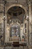 Chapelle dédiée à Sant'Antonio (famille Pinelli). Crucifix en bois sculpté d'un atelier génois, 1642. Autel de Taddeo carlone et Battista Orsolino.