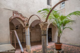 Église Santa Maria di Castello. Petit cloitre d'entrée.