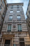 Palais Agostino et Giacomo Salvago. Le bâtiment conçu par l'architecte Domenico Caranca, a été rénové en 1550 avec Ottavio Semino, qui a exécuté les fresques de la façade principale, qui ont ensuite été effacées lors de la restauration de 1937, qui ont permis de découvrir des bandes bichromes et des arches trilobées le plâtre.