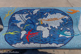 <center>Le banc </center>Aéroport Marseille Provence. 2023. Partager, liberté, explorer, voyager. Dossier : ouverture au monde.