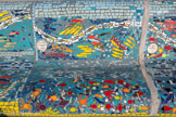 <center>Le banc</center>Bancs Ulule, Ecole Pharo-Catalans, 13007, 2019. Les petits poisons portent les noms de élèves.