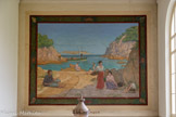 <center>La calanque</center>Hall du Muséum. Jean Francis Auburtin (Paris, 1866-Dieppe, 1930). Il est proche de Puvis de Chavannes, rencontré en 1895, auteur des deux célèbres toiles du grand escalier du musée des Beaux-Arts, aile gauche du Palais Longchamp, Marseille Colonie grecque et Marseille Porte de l’Orient (1869). C’est peut-être à lui qu’Auburtin doit la commande pour le Muséum de deux sujets marseillais, La calanque (1900, signée et datée en bas à gauche) et son pendant, La Pêche. On décèle dans ces deux compositions l’influence de Puvis de Chavannes pour La calanque et celle du japonisme pour la scène de pêche