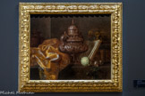 <center>Brûle-parfum, livre, citron et coquillages.</center>Meiffren Conte.
Marseille, vers 1630 – vers 1705.
Huile sur toile. Après un début de carrière dans le Midi, Meiffren Conte se rend à Paris et fréquente le milieu des peintres de la manufacture royale des Gobelins. En 1675, de retour à Marseille, il est nommé peintre des Galères et enseigne le dessin. Il participe à la décoration des intérieurs de vaisseaux mais est surtout connu pour ses natures mortes d'apparat.
Il compose ses natures mortes d'objets précieux, pièces d'orfèvrerie, coquillages rares, fleurs, fruits, posés sur des tapis d'Orient.