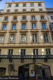 Créée en 1785 sur les terrains de l'ancien Arsenal des Galères, la rue Beauvau porte le nom du gouverneur de Provence, Charles-Juste de Beauvau, qui fit construire à son extrémité le Grand Théâtre de Marseille, en 1787. Au début du XIXe siècle, c'est une des artères à la mode. Elle était réputée pour ses cafés et pour ses hôtels. Au n°4, entrée de l'Hôtel Beauvau.