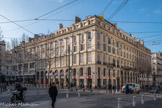 Donnant sur le cours Saint-Louis, existait en 1840, l'hôtel de Belle-Vue, où s'intalla, en 1903, l'hôtel du XXe siècle, avec, au rez-de-chaussée, le Café Riche. En 1949, il fut remplacé par le magasin de vêtements Colombe.
