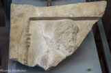 <center>EPOQUE ROMAINE (30 av. J.-C, 4e ap. J.-C.)</center>45 Jupiter tenant le sceptre bouleté, bas-relief.