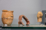 <center>EPAVE DE TIBOULEN DE MAIRE</center>Deux objets provenant de recherches plus anciennes, trouvés à proximité de Maïre :
173. Gobelet à paroi fine.
174. Tête de Tanagra.