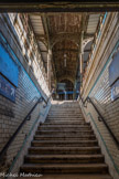 <center>L'Estaque : la gare.</center>Le passage souterrain. Escalier permettant d'accéder au quai central.