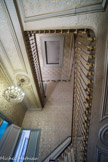 <center>Hôtel Chambon. </center>Cage d'escalier. Au premier, l'escalier d'honneur reçoit un éclairage zénithal grâce à une verrière.