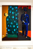 Eduardo ARROYO
(Eduardo GONZALES-RODRIGUEZ. dit) 1937-2018, Madrid (Espagne)
Cavalier bleu sur la Canebière
1987
Huile sur toile
Inv.C.88.49S
Don de Juan Alvarez de Toledo, 1988.
Eduardo Arroyo quitte l'Espagne franquiste pour Paris en 1958. Après avoir exercé le métier de caricaturiste de presse, il aborde la peinture comme outil de critique sociale et politique. Ses tableaux traitent de l'exil, des assassinats politiques, des « espagnolades » qui masquent la réalité fasciste de son pays. Représentant majeur de la Nouvelle Figuration qui se développe en Europe au début des années 1960, il participe aux expositions-phares du mouvement. Mythologies quotidiennes (1984), Figuration narrative (1965), il se revendique alors « Peintre d’Histoire ». Au travail personnel s'ajoutent les œuvres collectives réalisées avec Gilles Aillaud et Antonio Recalcati, mais aussi le travail militant mené â l'intérieur du Salon de la jeune peinture, ou au sein de l'Atelier populaire de l'École des Beaux-Arts, en Mai 1968.
Cavalier bleu sur la Canebière appartient à une série réalisée en 1986, dans laquelle Arroyo explore l'imaginaire de Marseille, ses bas-fonds, son monde Interlope. Une ville fantasmée, empreinte de cinéma et de littérature, hantée par les personnages, mythiques ou réels, qui ont fréquenté Marseille dans les années 1930 et 1940. Sous des atours ludiques. Cavalier bleu sur la Canebière condense l’univers nocturne des dancings de la fameuse artère, se faisant ainsi l'écho du passage de l'artiste à Marseille, en même temps que par son titre il évoque une critique de l’abstraction picturale de Vassily Kandinsky.