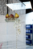 Les rois du monde, Chapitre 1 : Nos gardiennes mortes.
Cendrier en verre, pampilles, figues en plastique, strass, fausse goutte d'eau, plexiglas, texte Cry me a river