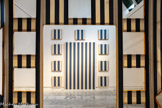Daniel BUREN
1938, Boulogne-Billancourt (France)
Cabane éclatée n° 2
1982
Bois, toile de coton à rayures verticales bleues et blanches, éléments projetés, serre-joints, acrylique blanche
inv.c.92.6 Achat 1992. À propos de la Cabane éclatée n°2, il explique : « Soit la construction d'une boîte de 420 cm de long par 280 cm de large en panneaux de 140 cm de large chacun par 280 cm de haut Chacun de ces châssis est tendu de tissu, ici blanc et bleu. Des dessins particuliers sont effectués dans ces châssis, permettant d'en ôter des fragments qui constitueront des 