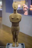 <center>Figure féminine.</center>Cyclades. Grèce. Cycladique ancien II. Troisième millénaire avant J.-C. Marbre.