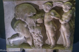 <center>Panneau décoré de trois Amours jouant avec un masque de Silène</center>Empire romain, vers 160 apr. J.-C. Marbre
Collection des Musées d'art et d'histoire de la Ville de Genève