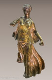 <center>Statuette de Nikè, personnification de la victoire</center>Empire romain, IIe siècle apr. J.-C. Bronze doré
Collection Fondation Gandur pour l'Art, Genève
