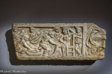 <center>Fragment de sarcophage représentant la naissance de Dionysos</center>Empire romain, IIIe siècle apr. J.C. Marbre
Collection Fondation Gandur pour l’Art, Genève