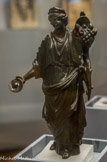 <center>Statuette de Fortuna portant la corne d'abondance</center>Empire romain, Ier siècle apr. J.-C. Bronze
Collection Fondation Gandur pour l'Art. Genève