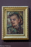 <center>Portrait d’Emma Ricard</center>Adolphe Monticelli
Marseille. 1824 -1886
1886
Huile sur bois
Monticelli a éprouvé une grande passion, non partagée, pour sa cousine Emma Ricard qui préféra rester toute sa vie célibataire.
Il restera néanmoins toujours proche d'elle. Le portrait date des dernières années de sa vie alors que le peintre est hébergé moyennant pension, chez les Ricard, au 12 rue Sénac. Dans ce portrait expressionniste, traité dans une pâte épaisse et vigoureuse, se dégagent symboliquement le visage lumineux d'Emma et son regard intense.
Au revers du portrait, Monticelli a peint une citrouille.