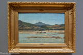 <center>La Roque d’Anthéron</center>Paul Guigou,
Villars, 1834 -Paris, 1871.
1867
Huile sur toile
Au cours des années 1860, la conception du paysage de Guigou va évoluer. L’horizon de ses tableaux s’élargit en assimilant les vues panoramiques de Loubon. Guigou travaille particulièrement sur les paysages de son enfance, ceux du Lubéron et des bords de la Durance. L’espace est construit en bandes superposées et pour transcrire la forte lumière, les couleurs se réduisent et leur tonalité s’atténue. Dans ce monde où l’eau se mêle au minéral, les seules touches vives sont celles des minuscules figures des lavandières au cœur du vaste paysage.