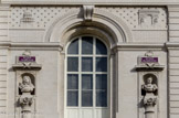 <center>La façade principale</center>École française. Dôme des Invalides. Buste de Louis XIV.
École moderne. Arc de Triomphe de l’Étoile à Paris. Buste de Napoléon 1er.