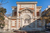 <center>La fontaine de Jules Cavelier</center>La fontaine constitue un hommage des anciens élèves d'Henry Espérandieu à leur maître.