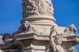<center>Place Castellane</center>Sur les angles supérieurs du piédestal, on aperçoit les crinières de quatre lions, sculptés dans la pierre de l'Echaillon, un matériau que l'on retrouve sur de nombreux monuments de Paris.