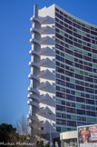 <center>Le Brasilia</center>Boukobza F, architecte 1967. L'escalier extérieur se développe en double révolution sur deux noyaux parallèles. Les doubles spires alternées et les passerelles donnent lieu à des développements singuliers avant de prendre le rythme d'une colonne sans fin.