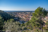 <center>Le château de Châteaurenard</center>Le parc du château offre un point de vue sur le Mont Ventoux, les Alpilles et sur les plaines de la Durance et du Rhône. Au fond, la Montagnette.
