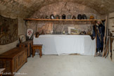 <center>Le château de Châteaurenard</center>Salle des Armes avec son puits, aussi appelée salle Basse (ancien cellier).