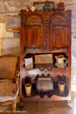 <center>Le château de Châteaurenard</center>Meuble religieux. Pots, Baratte à beurre, cruches trouvées dans le puits, décor du Pavillon Valori datant du XVIIIe siècle.