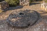 <center>Écomusée de la forêt Méditerranéenne</center>La meule dormante du moulin.
