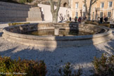 <center>Le château de Gueydan.</center>Le fils de Gaspard et d'Angélique de Simiane,  Joseph Gaspard, né en 1725, mort en 1784, est donc le 2e marquis de Gueydan, chevalier, seigneur de Castellet, Aurenc, Mousteiret, Villemus et autres terres. Il épouse en 1764 à Gardanne Claire Marie Hélène de Clapiers Collongues, puis, en 1781, Henriette de Félix d’Ollières, dont il eut comme fils Alphonse, 3e marquis de Gueydan, conseiller général, propriétaire du château de Castellet, né en 1783, décédé le 24 août 1853, sans postérité, et qui épouse en 1823 à Aix, Joséphine SIBILLOT. A la mort d'Alphonse, elle se remarie en  1863 à Jules LEMERCIER de MAISONCELLE de RICHEMONT, né en 1803 à Lamentin (Guadeloupe), et meurt le 15 mars 1882.