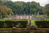 <center>Les jardins d'Albertas</center>Terrasses, murs, bassins et plantations structurent le paysage et font référence à la fois à la tradition du jardin « à la française » et aux influences italiennes si présentes en Provence.
Ainsi les différentes terrasses ménagent des surprises successives au promeneur.
