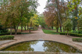 <center>Les jardins d'Albertas</center>L'allée des marronniers est créée vers 1750 avec le portail, pour relier les jardins du haut (XVIIème siècle) avec la bastide de l'autre côté de la route royale. Tout au fond, la belle grille d'entrée de style Louis XV présente au Levant les armes des Séguiran et au couchant celles des Albertas.
