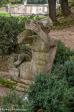 <center>Les jardins d'Albertas</center>Un triton.