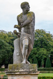 <center>Les jardins d'Albertas</center>David arme sa fronde.