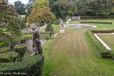 <center>Les jardins d'Albertas</center>En réalité il semble bien qu'il n'ait jamais été sérieusement envisagé de construire un château au-dessus des jardins...
Il aura fallu la passion pour les jardins d'Henri et Reynaud de Séguiran puis de Jean-Baptiste d'Albertas et de ses descendants pour créer, rénover et entretenir ainsi sur 13 générations ces jardins hors du commun...