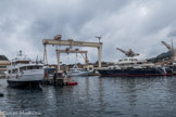 <center>Les Chantiers Navals de La Ciotat. </center>Le bateau, à gauche, se trouve sur l'ascenseur à bateau de 2 000 t / 80 mètres de long. Il est en train d'être remis à l'eau.