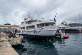<center>Les Chantiers Navals de La Ciotat. </center>Le bateau Sea Lion se trouve sur l'ascenseur à bateau de 2 000 t / 80 mètres de long. Il est en train d'être remis à l'eau.