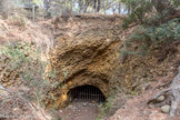 <center></center><center>  L'île Verte</center> Certaines positions, comme le fort Saint-Pierre, sont reliées entre elles par des souterrains creusés par des prisonniers indochinois. Ils permettent de stocker des munitions ou de se déplacer à l'abri lors des bombardements.
