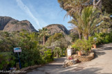 <center>Parc du Mugel.</center>Au début du XIXe siècle, trois cabanons se partageaient le terrain du Mugel. Avant que le canal de Marseille atteigne La Ciotat en 1883, les sources et les puits assuraient la survie du village, des troupeaux et des cultures. La vigne, les légumes et le blé y poussaient.
L'eau douce était la plus grande des richesses. Les habitants prenaient soin de ce trésor, menacé lors des années de sécheresse. Les impluviums sont la trace de cette attention particulière portée à l’eau. Lorsqu'il pleut, elle ruisselle le long des parois du Mugel et glisse dans l'impluvium qui forme un entonnoir (à gauche). L’eau est ensuite évacuée vers des bassins via une conduite.