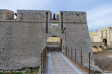 <center>Fort de Bouc. </center>Premier pont-levis, entrée de la demi-lune.