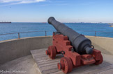 <center>Fort de Bouc. </center>Les canons de 24 sont les secondes plus grosses pièces d'artillerie de la fin du XVIIIe siècle. Ils sont définis non par leur calibre mais par le poids du projectile, un boulet plein en fonte de fer. Le poids est donné en livres, ici 24 livres soit 12 kg environ le boulet.