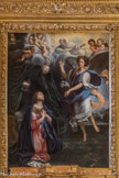 <center>Chapelle de l'Annonciade.</center>Correspondant à une codification établie par le Concile de Trente, le retable présente un tableau central figurant L'Annonciation.