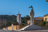 Le premier mémorial, érigé par la Chambre de Commerce de Marseille en 1935, se trouve dans le village de La Mède (Châteauneuf-lez-Martigues), près du bord de l'étang de Berre, à l'endroit où l'hydro-aéroplane avait décollé en 1910 : il représente un canard en vol au sommet d'une colonne.<br>
A cette époque presque tous les aviateurs s’essayèrent aux hydravions, mais c’est bel et bien Fabre qui réalisa le premier véritable appareil de ce type. Désigné Canard celui ci était un étonnant monoplan à ailes médianes, sans véritable fuselage puisque le pilote, Fabre lui-même, prenait place sur une grosse poutrelle en bois, véritablement à cheval sur la structure. Mais le génie du Canard résidait dans ses quatre flotteurs de forme cylindrique.