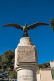 Le sculpteur est Ary Bitter, sculpteur animalier, né à Marseille en 1883 et mort à Paris en 1973. Il a sculpté le groupe Lion et Enfant de l'escalier monumental de la gare St Charles.