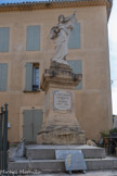 <center>Meyrargues</center>Monument aux morts érigé en 1921 par le marbrier Jean Wodrascka. Il remplace l'arbre de la liberté planté en novembre 1792. La statue représente une Mariane tenant un drapeau et une couronne. Sur cette sculpture figure une médaille militaire, un coq Gaulois et un liseré au bas du drapé. Elle a été conçue à la mémoire des morts de la guerre de 1914-1918. Sur le socle, un cartouche porte le nom Marne. Sur les autres faces, on a Verdun et Yser. En dessous, un casque surmonte un rameau d'olivier et un rameau de chêne.